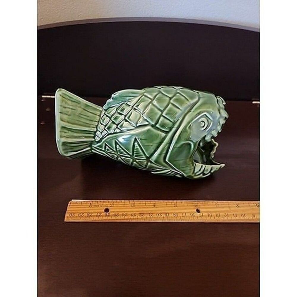 Disney's Trader Sam's Enchanted Tiki Bar 1st Edition Green Piranha Mug - Picture 4 of 9